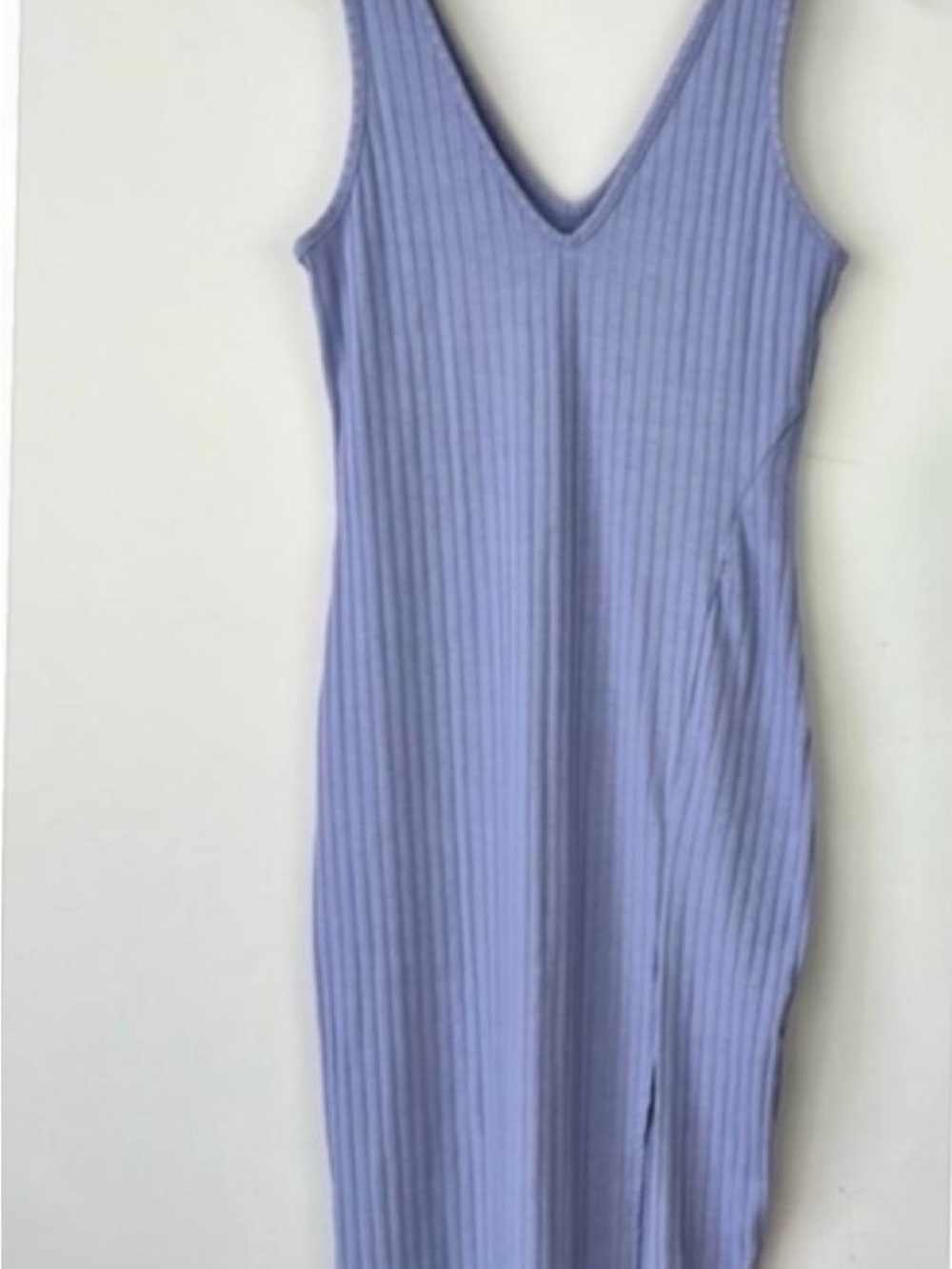 Sleeveless V-Neck Ribbed Midi Dress in Lavender / bluish